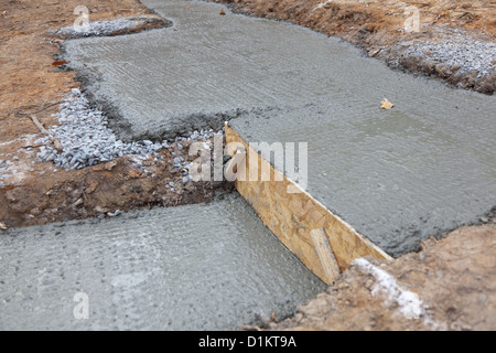 Di recente la colata di calcestruzzo setup per casa basamenti Foto Stock