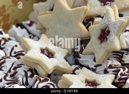 Scatola piena di deliziose torte Foto Stock