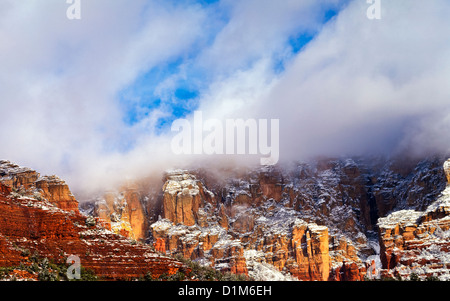 Red Rock-Secret Mountain Wilderness Area con neve fresca, Central Arizona. Stati Uniti d'America Coconino County & National Forest. Foto Stock