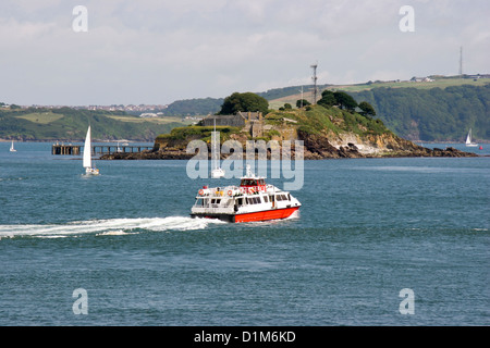 Plymouth Sound e i draghetti isola da Mount Edgcumbe Park Cornwall Inghilterra REGNO UNITO Foto Stock