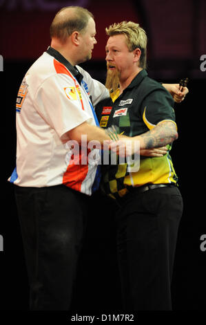 28.12.2012 Londra, Inghilterra. Raymond van Barneveld batte Simon Whitlock 5-1 durante la Ladbrokes mondo Freccette Championship Quarti di Finale da Alexandra Palace. Foto Stock