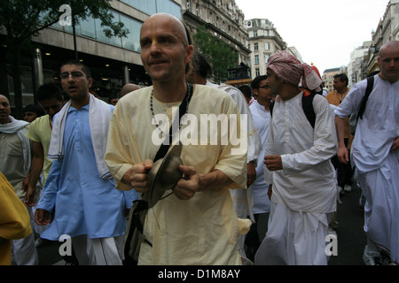 Hare Krishna devoti al Ratha Yatra Festival Chariot Foto Stock