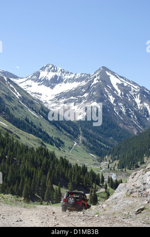 Ingegnere passare jeep tour va a 12.500 ft elevazione tra Silverton e e Lake City Colorado in San Juan Mountains Foto Stock