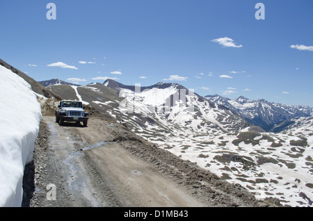 Ingegnere passare jeep tour va a 12.500 ft elevazione tra Silverton e e Lake City Colorado in San Juan Mountains Foto Stock