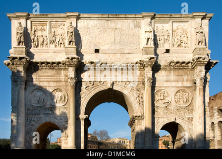 Arco di Costantino vicino al Colosseo, Roma, Italia Foto Stock