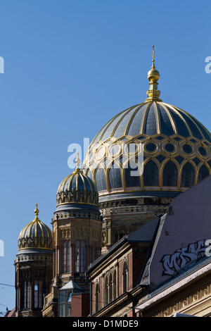 La Cupola della sinagoga ebraica nel distretto Mitte di Berlino, Germania Foto Stock