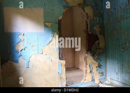 Case crollate nel settore minerario della città fantasma di Tahawus Foto Stock