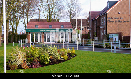 Barratt ufficio vendite con show case su ex Foden carrello maker impianto in giardini Elworth Sandbach Regno Unito Foto Stock