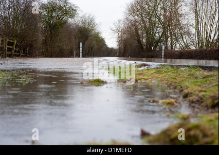 Gloucester, Regno Unito. Il 29 dicembre 2012. Rising acqua di inondazione chiude le strade 29 dicembre 2012 Regno Unito. Credito: BigshotD3 / Alamy Live News Foto Stock