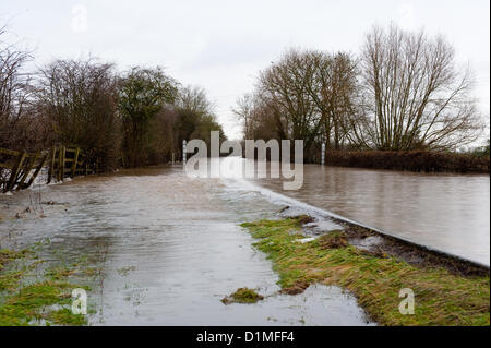 Gloucester, Regno Unito. Il 29 dicembre 2012. Inondazioni in aumento acqua di fiume chiude le strade 29 dicembre 2012 Regno Unito. Credito: BigshotD3 / Alamy Live News Foto Stock