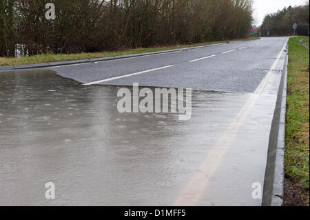 Gloucester, Regno Unito. Il 29 dicembre 2012. Inondazioni in aumento acqua di fiume chiude le strade. Il 29 dicembre 2012 Regno Unito. Credito: BigshotD3 / Alamy Live News Foto Stock