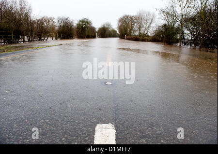 Gloucester, Regno Unito. Il 29 dicembre 2012. Rising acqua di inondazione chiude le strade 29 dicembre 2012 Regno Unito. Credito: BigshotD3 / Alamy Live News Foto Stock