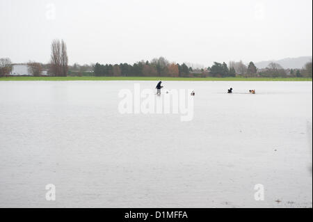 Gloucester, Regno Unito. Il 29 dicembre 2012. Rising acqua di inondazione chiude le strade 29 dicembre 2012 Regno Unito. Credito: BigshotD3 / Alamy Live News Foto Stock