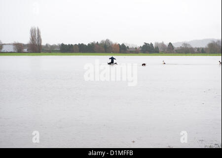 Gloucester, Regno Unito. Il 29 dicembre 2012. Rising acqua di inondazione chiude le strade 29 dicembre 2012 Regno Unito. Credito: BigshotD3 / Alamy Live News Foto Stock