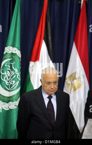 Dic. 29, 2012 - Ramallah, West Bank, Territorio palestinese - Lega Araba Segretario Generale Nabil Elaraby, incontri con i media dopo aver incontrato Autorità Palestinese Presidente Mahmoud Abbas, in Cisgiordania città di Ramallah, 29 dicembre 2012 (credito Immagine: © Issam Rimawi APA/images/ZUMAPRESS.com) Foto Stock