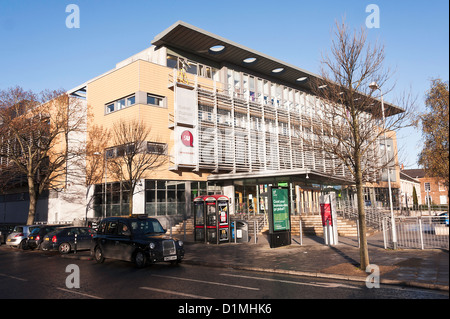 Il moderno studenti Union Building presso la Queen's University di Belfast nella contea di Antrim Irlanda del Nord Regno Unito Regno Unito Foto Stock