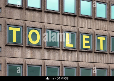 Caratteri di colore giallo nella finestra di ufficio Riquadri - Spazio Office di lasciare Foto Stock