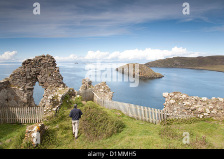 Il castello di Duntulm e Tulm Bay; Trotternish; Isola di Skye; Scozia - UK Foto Stock