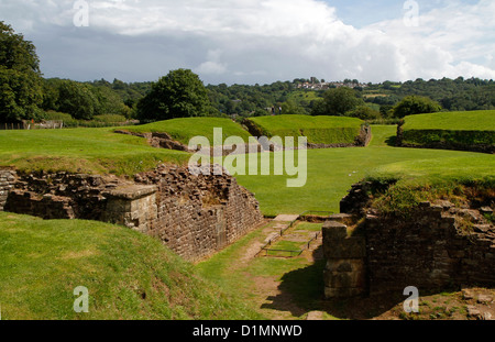 Resti dell'anfiteatro romano a Caerleon, vicino a Newport, Wales, Regno Unito Foto Stock