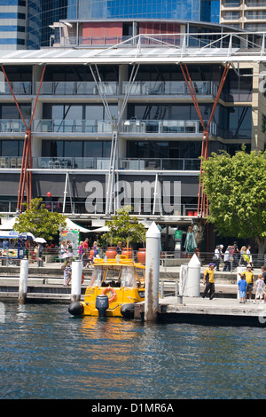 Il taxi acqueo ormeggiata in Darling Harbour di Sydney Foto Stock