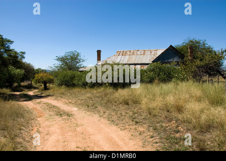 Una vecchia casa diroccata in una fattoria vicino a Mudgee, Nuovo Galles del Sud, Australia Foto Stock