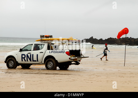 RNLI 4x4 carrello sulla spiaggia di St Ives in Cornovaglia, 17 agosto 2012 Foto Stock