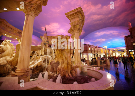 Fake sky al forum shops Caesars palace luxury hotel and Casino Las Vegas Nevada USA Foto Stock