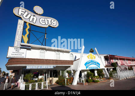 Fun City motel e la cappella delle campane la cappella nuziale sulla strip di Las Vegas Nevada USA Foto Stock