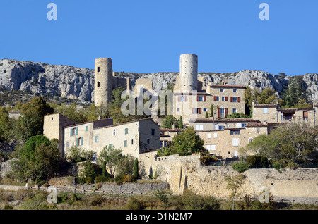 Villaggio di Bargème con la sua Château in rovina o Castello medievale & Torre di pietra nel Verdon Parco Regionale Var Provenza Francia Foto Stock