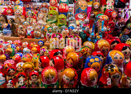 Parigi, Francia, Shopping per le bambole russe, al mercatino di Natale Collezione in mostra, dettaglio, oggetti colorati, NATALE A PARIGI Foto Stock