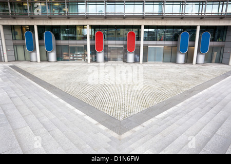 Gli alberi di ventilazione sul retro di un edificio, London, England, Regno Unito Foto Stock