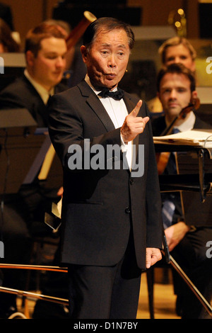 George Takei hosting all'Orchestra sinfonica di Toronto è fantascienza spettacolare. Foto Stock