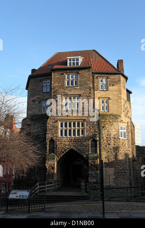 Il cancello nero, un rivellino a Newcastle il castello normanno mantenere. Foto Stock