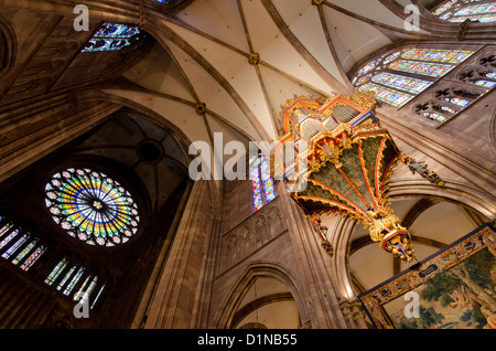 Francia, regione dell'Alsazia, Strasburgo. La cattedrale di Strasburgo, organo a canne. Foto Stock