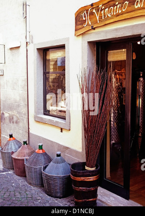 Vino Chianti linea contenitori per la street,Greve,Italia Foto Stock