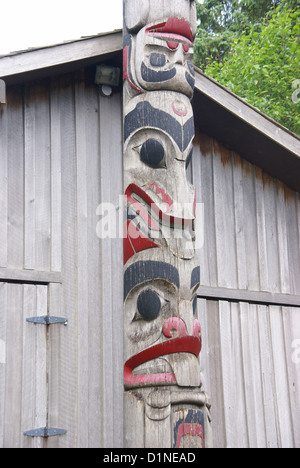 Totem, vicino carving shed, Prince Rupert, British Columbia, Canada Foto Stock