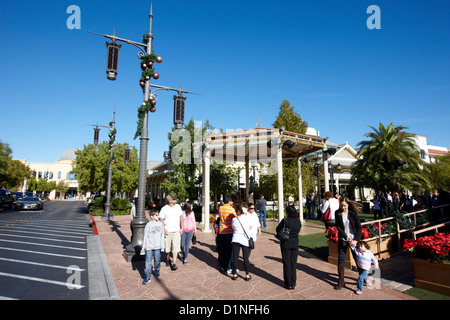 Town Square il borgo come aria aperta ristoranti e negozi e centro di divertimenti Las Vegas Nevada USA Foto Stock