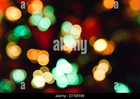 Abstract sfocati sullo sfondo di Natale, al di fuori della messa a fuoco spot di luce formante un dolce sottofondo Foto Stock