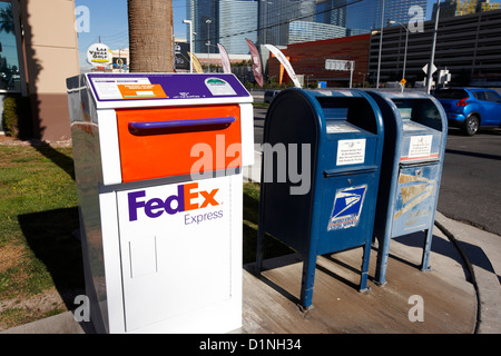 Fedex Express Punto di rientro drop box bside us postal inviare scatole Las Vegas Nevada USA Foto Stock