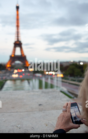 Torre Eiffel vista dal Trocadero a Parigi, Francia Foto Stock