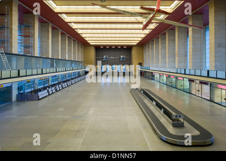 Berlino, Germania, vuota la sala principale in disuso aeroporto Tempelhof Foto Stock