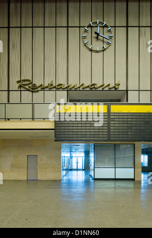 Berlino, Germania, vuota la sala principale in disuso aeroporto Tempelhof Foto Stock