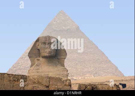 La Necropoli di Giza con la piramide di Chefren e Sphinx Foto Stock