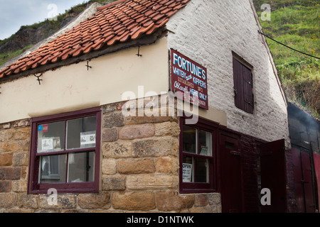 La fortuna storica di affumicatoio kipper istituito nel 1872 a Whitby, North Yorkshire, Inghilterra, Regno Unito Foto Stock
