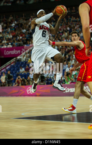 Lebron James (USA) concorrenti in la medaglia d oro di pallacanestro degli uomini di gioco presso le Olimpiadi estive di Londra, 2012 Foto Stock