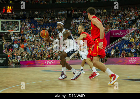 Lebron James (USA) concorrenti in la medaglia d oro di pallacanestro degli uomini di gioco presso le Olimpiadi estive di Londra, 2012 Foto Stock