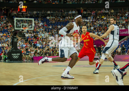 Lebron James (USA) concorrenti in la medaglia d oro di pallacanestro degli uomini di gioco presso le Olimpiadi estive di Londra, 2012 Foto Stock