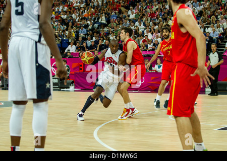 Kobe Bryant (USA) concorrenti in la medaglia d oro di pallacanestro degli uomini di gioco presso le Olimpiadi estive di Londra, 2012 Foto Stock