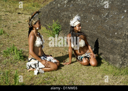 Rapanui donne in abito tradizionale, l'isola di pasqua, Cile Foto Stock
