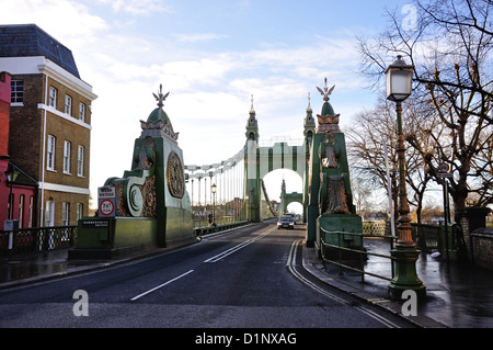 Hammersmith Bridge, Hammersmith, London Borough di Hammersmith e Fulham, London, Greater London, England, Regno Unito Foto Stock